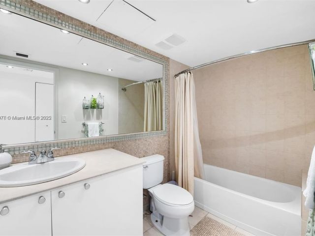 Apartment for sale  Unit #1607 - photo 5850444