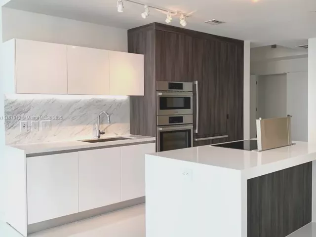2-bedroom condo for sale in Miami - 851 NE 1st Ave 3905 - MondialRealty