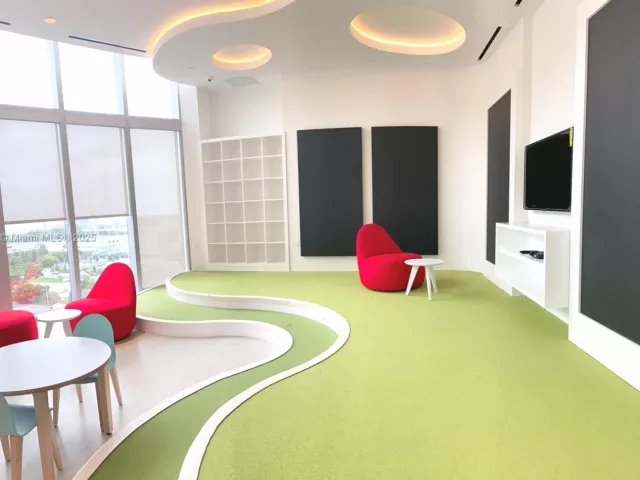 2-bedroom condo for sale in Miami - 851 NE 1st Ave 3905 - MondialRealty