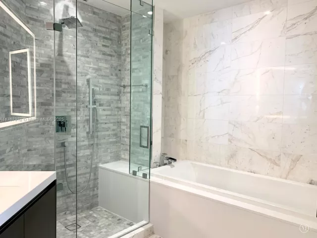 2-bedroom condo for sale in Miami - 851 NE 1st Ave 3905 - MondialRealty