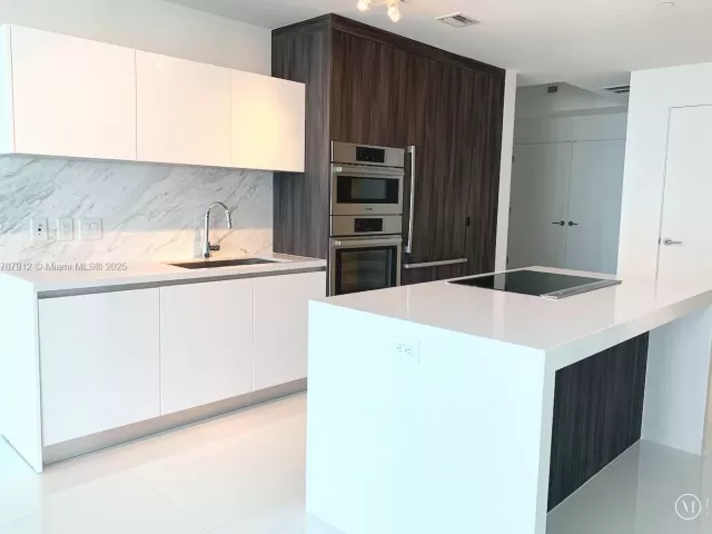 2-bedroom condo for sale in Miami - 851 NE 1st Ave 3905 - MondialRealty