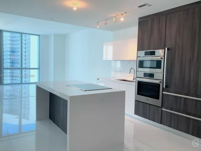 2-bedroom condo for sale in Miami - 851 NE 1st Ave 3905 - MondialRealty