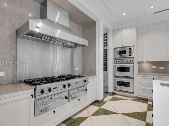 Home for rent at 9 Harbor Pt - photo 5848866