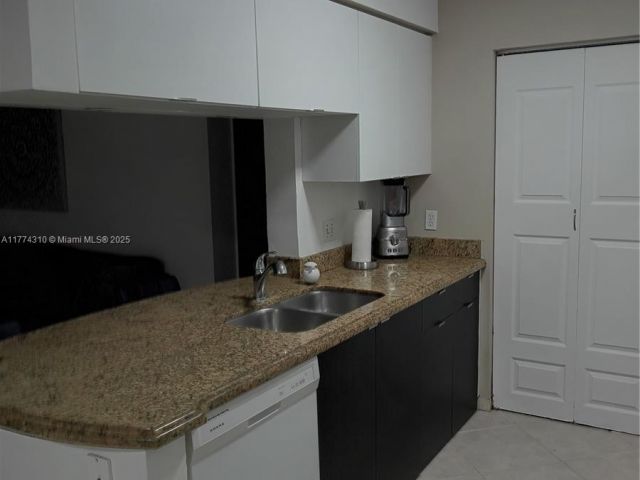 Apartment for sale  Unit #9305 - photo 6128432