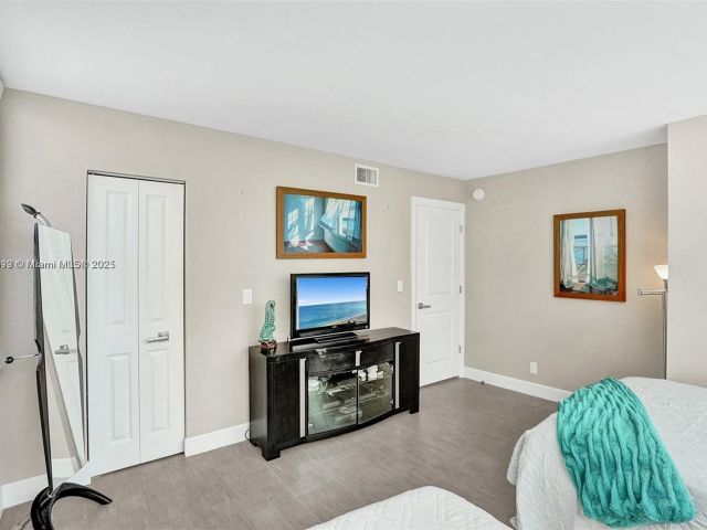 Apartment for sale  Unit #1107 - photo 5850071