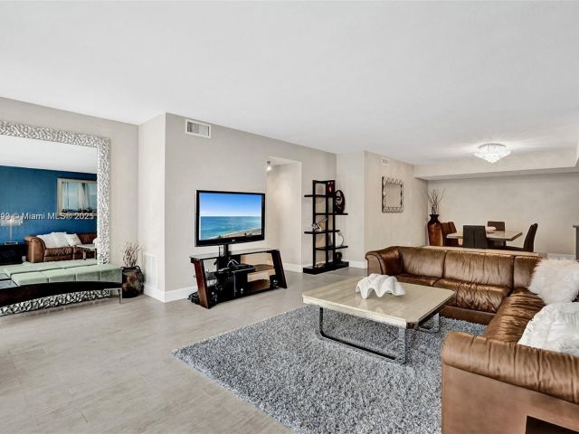 Apartment for sale  Unit #1107 - photo 5850077