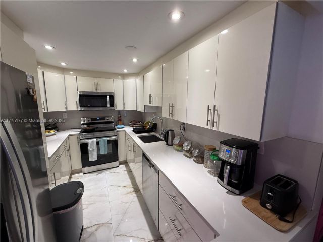 Apartment for sale  Unit #1016 - photo 5904803