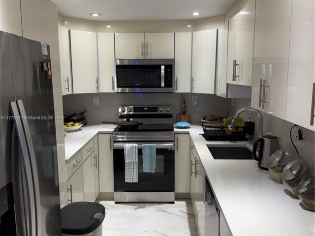 Apartment for sale  Unit #1016 - photo 5904804