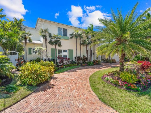 Home for sale at 2870 NE 24th Pl - photo 5892989