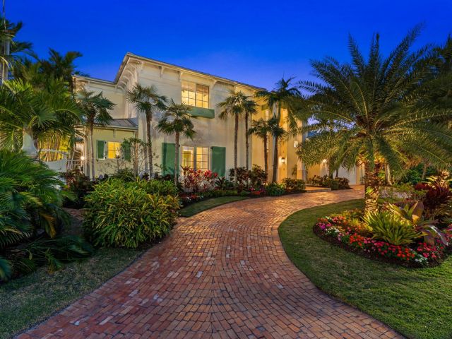 Home for sale at 2870 NE 24th Pl - photo 5892990