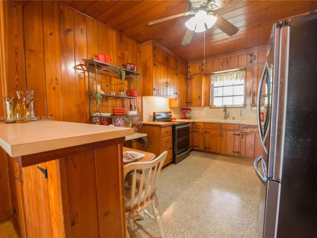 Home for sale at 434 NW 20th St - photo 6003604