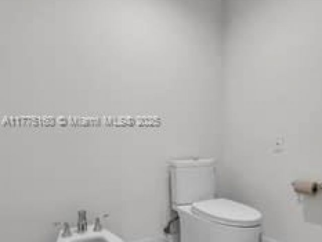 Apartment for sale  Unit #202 - photo 5901524