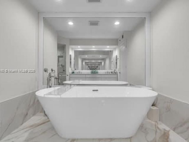 Apartment for sale  Unit #202 - photo 5901525