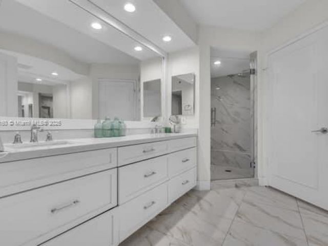 Apartment for sale  Unit #202 - photo 5901526