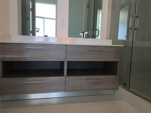 Apartment for sale  Unit #4003 - photo 5916946