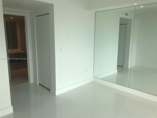 Apartment for sale  Unit #4003 - photo 5916947