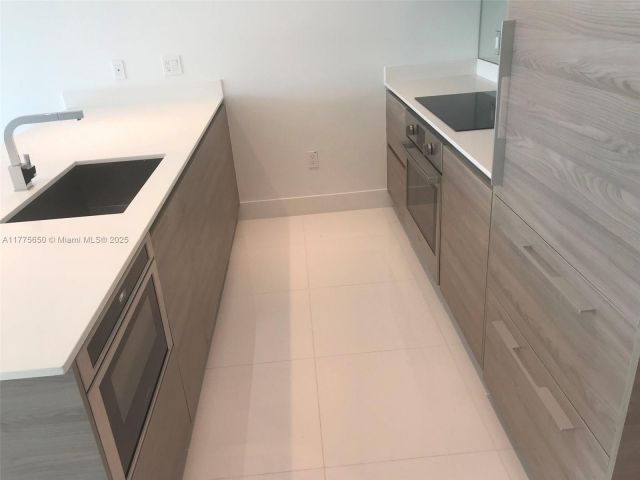 Apartment for sale  Unit #4003 - photo 5916950