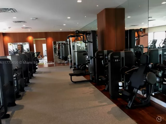 1-bedroom condo for sale in Miami - 1300 S MIAMI AVE 4003 - MondialRealty