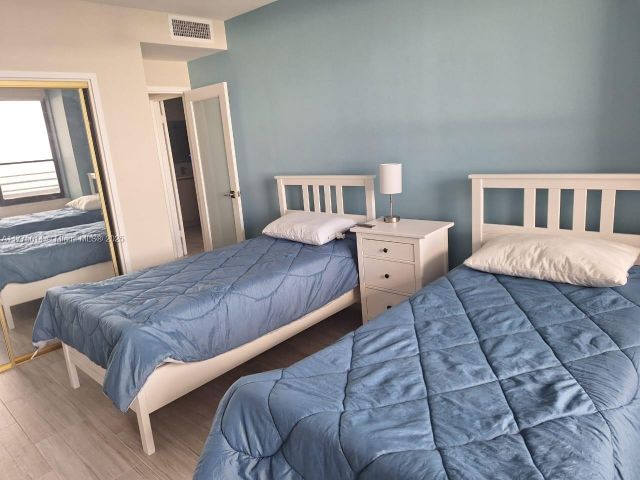 Apartment for rent  Unit # - photo 5901707