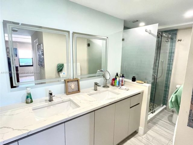 Apartment for rent  Unit # - photo 5901710