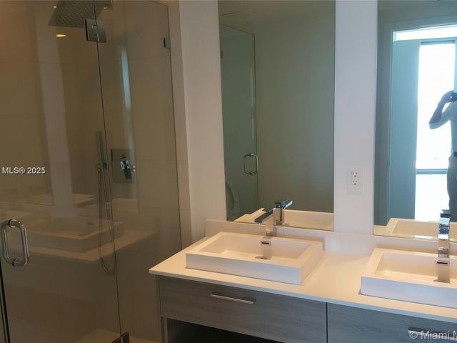 Apartment for sale  Unit #4002 - photo 5916964