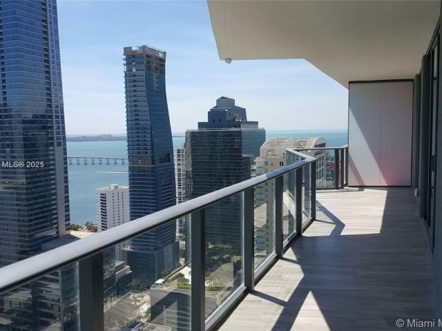 Apartment for sale  Unit #4002 - photo 5916966