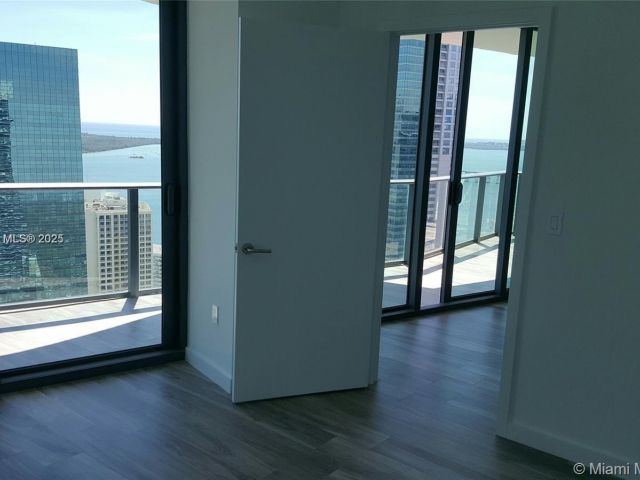 Apartment for sale  Unit #4002 - photo 5916970