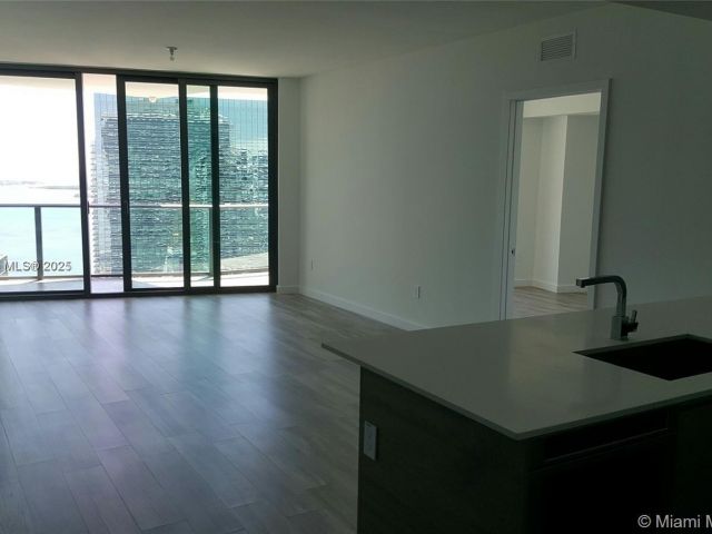 Apartment for sale  Unit #4002 - photo 5916971