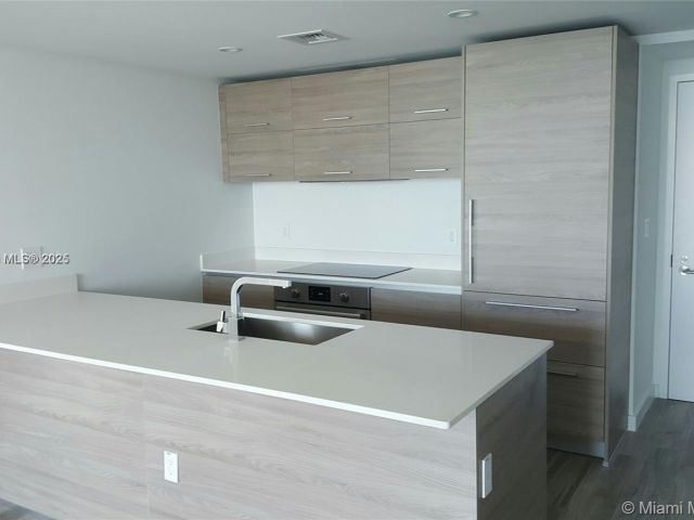 Apartment for sale  Unit #4002 - photo 5916972