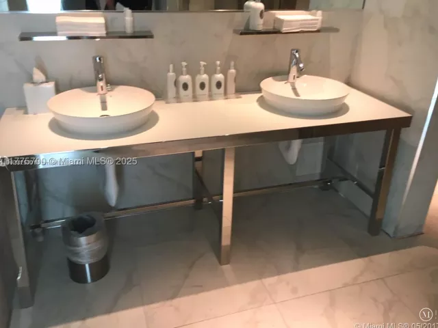 2-bedroom condo for sale in Miami - 1300 S Miami Ave 4002 - MondialRealty