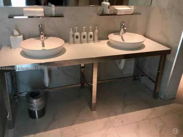 2-bedroom condo for sale in Miami - 1300 S Miami Ave 4411 - MondialRealty