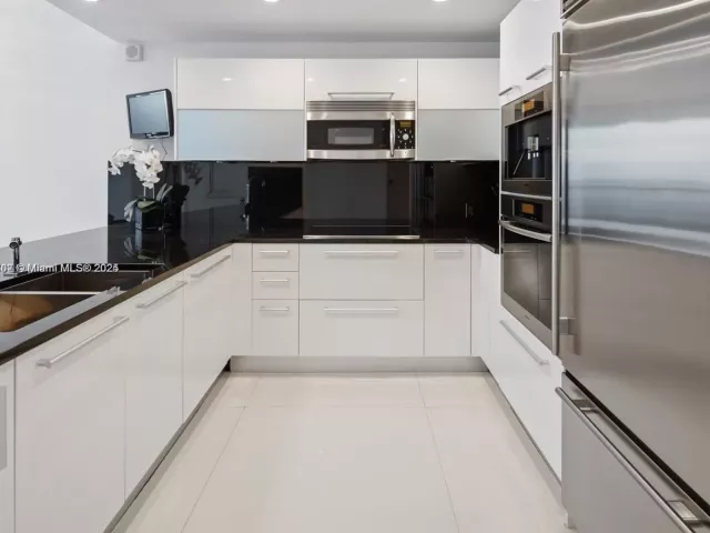 Apartment for sale  Unit #1703 - photo 6030178