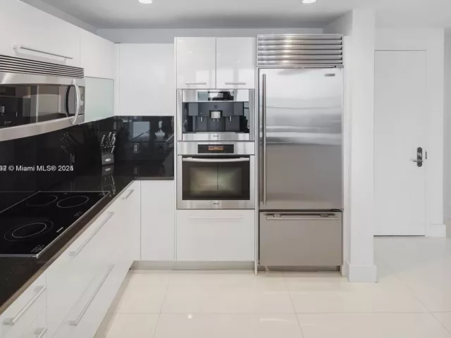 Apartment for sale  Unit #1703 - photo 6030180