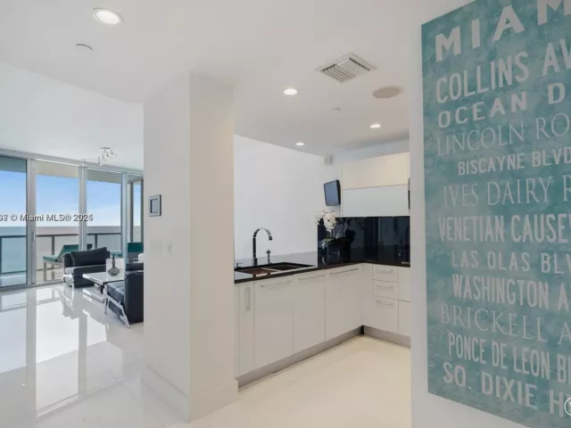 Apartment for sale  Unit #1703 - photo 6030181