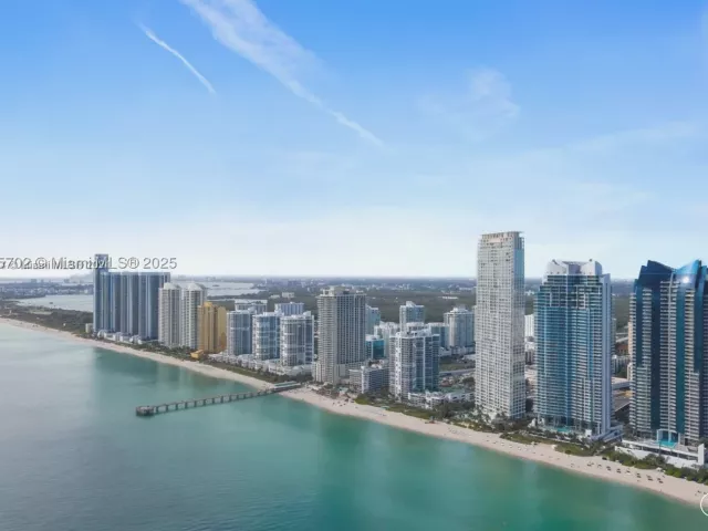 1-bedroom condo for sale in Sunny Isles Beach - 17121 Collins Ave 1703 - MondialRealty