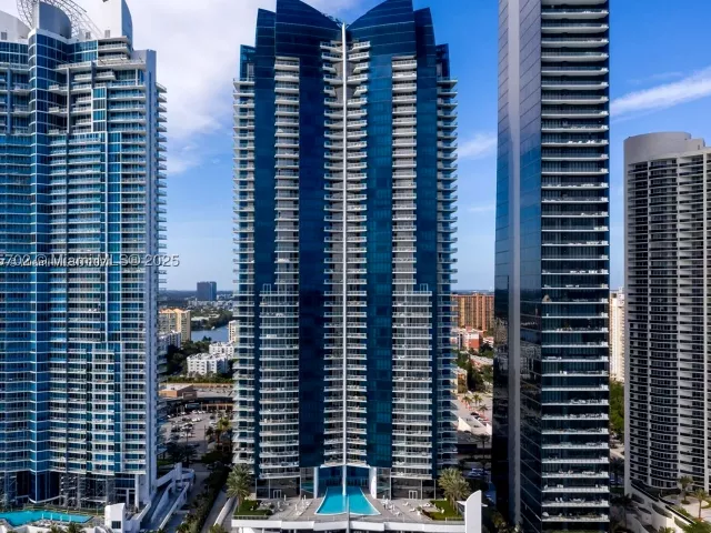 1-bedroom condo for sale in Sunny Isles Beach - 17121 Collins Ave 1703 - MondialRealty