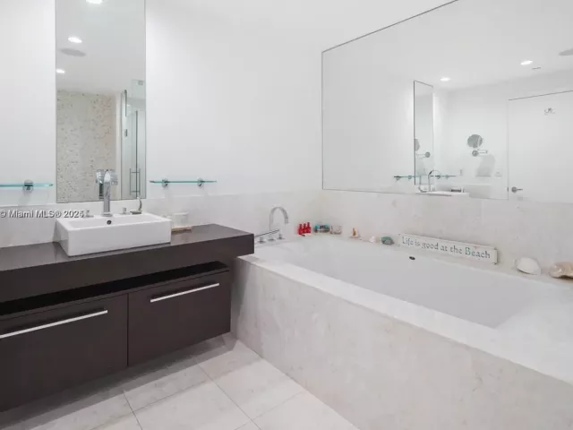 Apartment for sale  Unit #1703 - photo 6030170