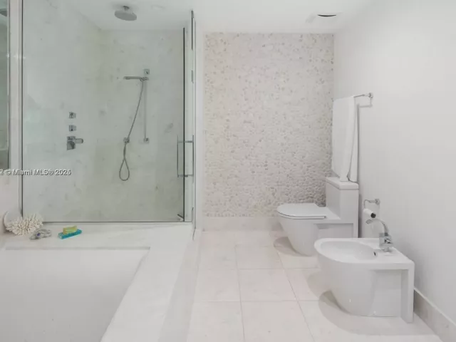 Apartment for sale  Unit #1703 - photo 6030171