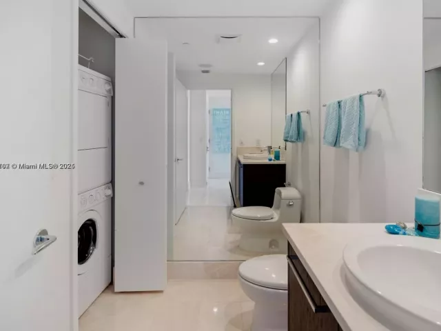 Apartment for sale  Unit #1703 - photo 6030173