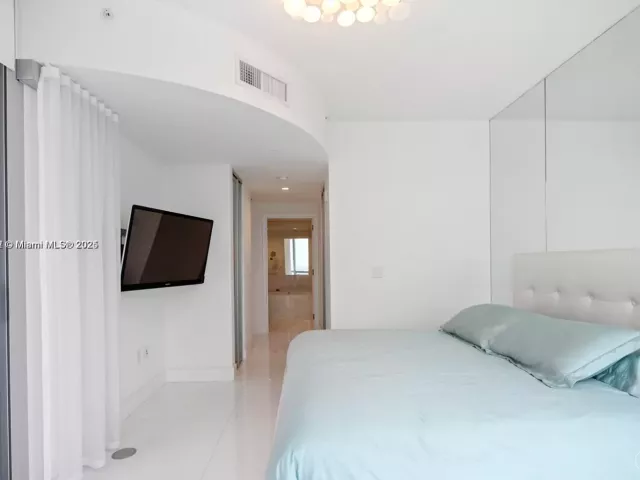 Apartment for sale  Unit #1703 - photo 6030175