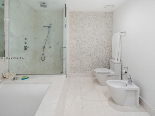 Apartment for sale  Unit #1703 - photo 6030171