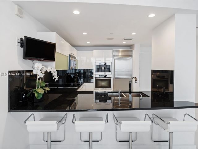 Apartment for sale  Unit #1703 - photo 6030179