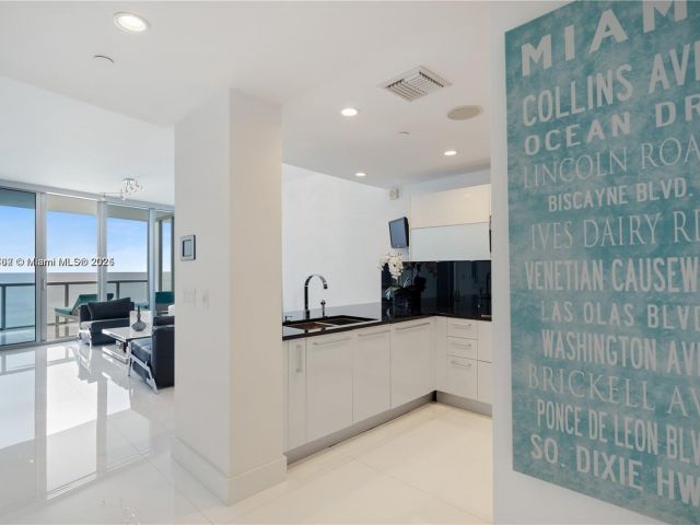 Apartment for sale  Unit #1703 - photo 6030181