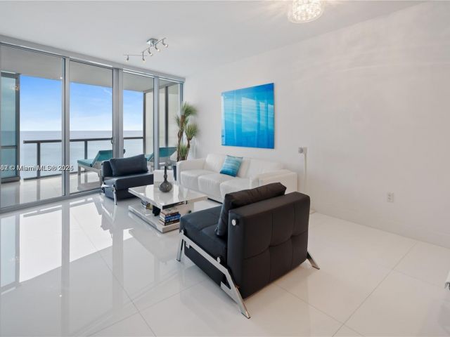 Apartment for sale  Unit #1703 - photo 6030184