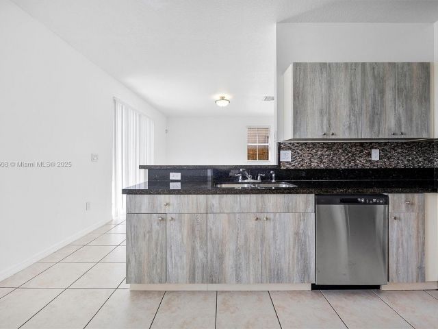 Home for rent at 6161 SW 157th Pl - photo 5974450