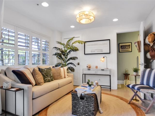 Home for sale at 816 NE 7th St C - photo 6009005