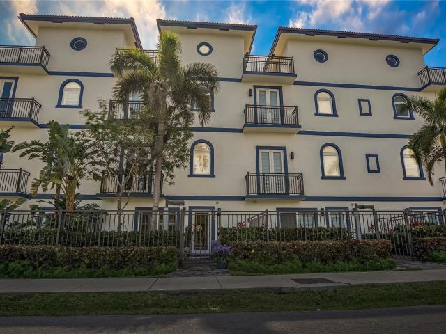 Home for sale at 816 NE 7th St C - photo 6009010