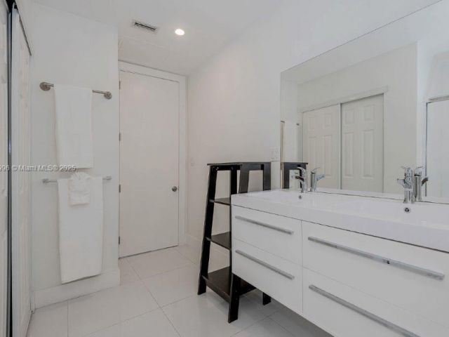 Apartment for rent  Unit #1624 - photo 6029050