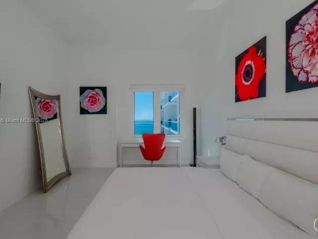 1-bedroom condo for rent in Miami Beach - 2301 Collins Ave 1624 - MondialRealty