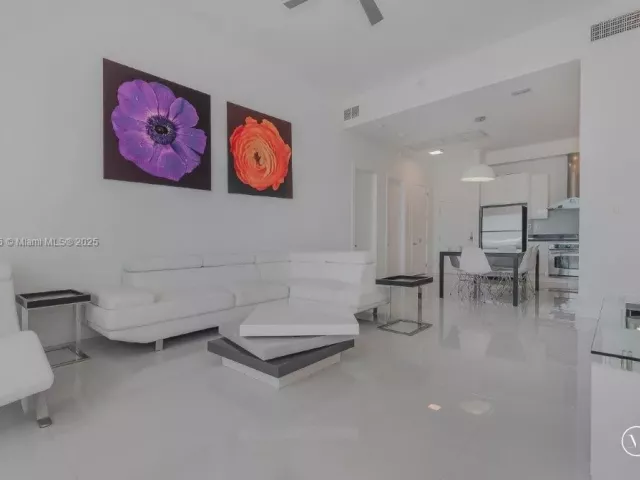 1-bedroom condo for rent in Miami Beach - 2301 Collins Ave 1624 - MondialRealty